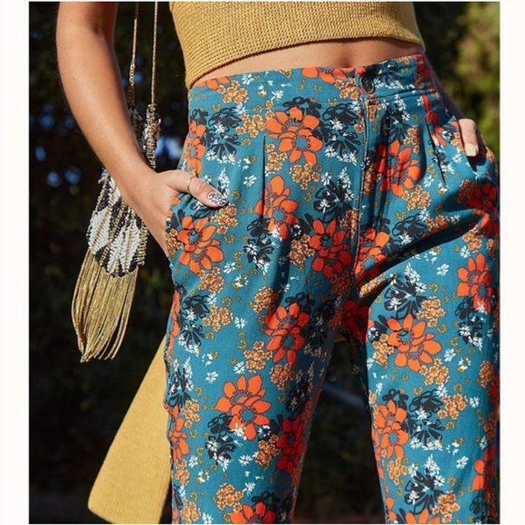 SOLD ✨FREE PEOPLE Cant Take My Eyes Off You Floral Pants - Picture 3 of 10